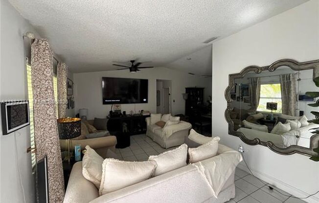 13485 SW 28th St MIAMI, FL 33175