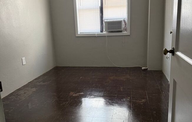 2 beds, 1 bath, 820 sqft, $1,300, Unit 18G