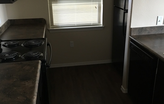 2 beds, 1 bath, 825 sqft, $900