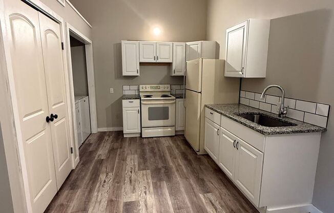 Beautiful 3 Bedroom, 2 Bathroom Quadplex Near Downtown Wichita – Modern Amenities & Pet Friendly!