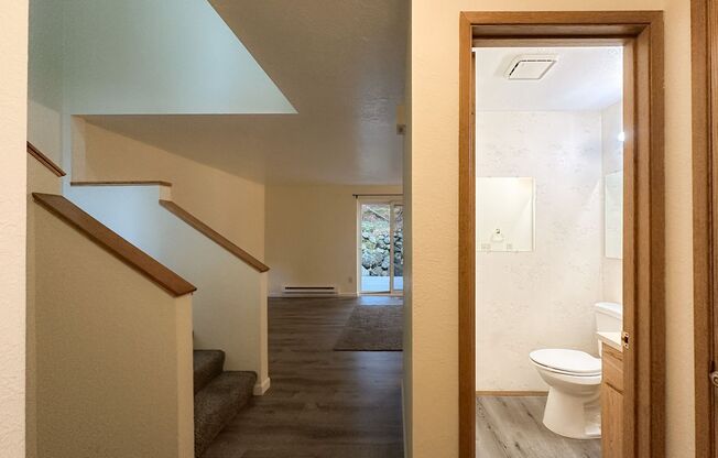 Charming 3-Bed Townhouse in Quiet Neighborhood Across from Park!