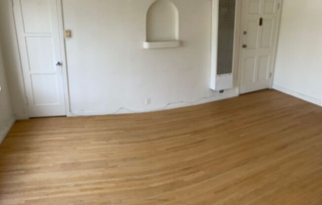 Charming Living in Historic West Adams at 1906 Cimarron Street