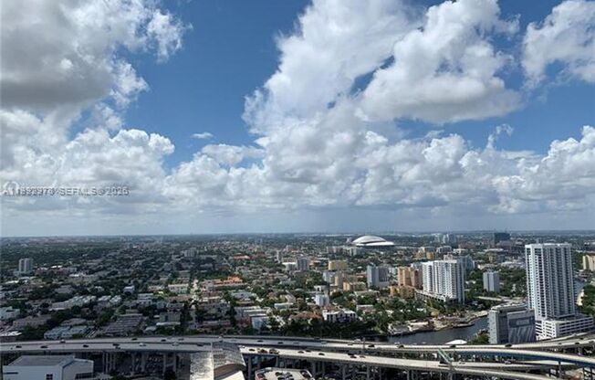 2 beds, 2 baths, 1,079 sqft, $3,700, Unit 90 SW 3rd St # 4008