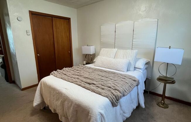 1 bed, 1 bath, 500 sqft, $1,130, Unit R-8