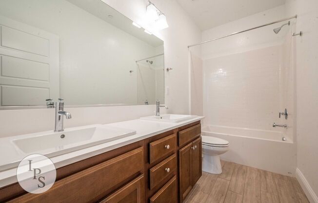 2022 South/East Fresno Home, 4BR/2BA - Lots of Amenities!