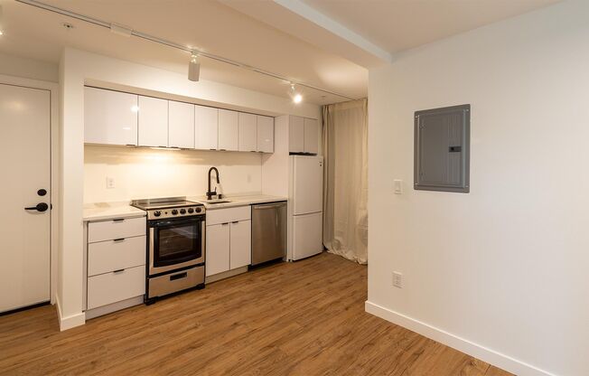 Studio, 1 bath, 250 sqft, $1,200, Unit 02