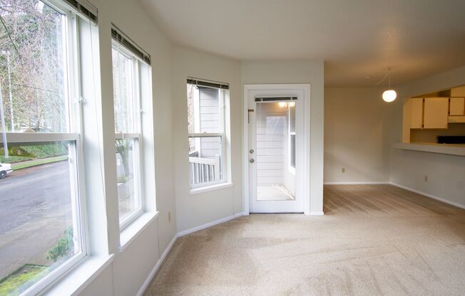 Lair Hill: Great 2 Bed 2 Bath with DW, W/D & Deck Ready Mid-May!