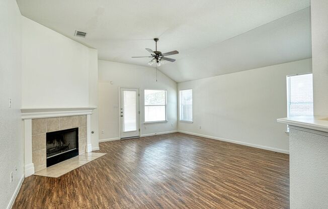 Nice 4/2/2in Ridgewood!