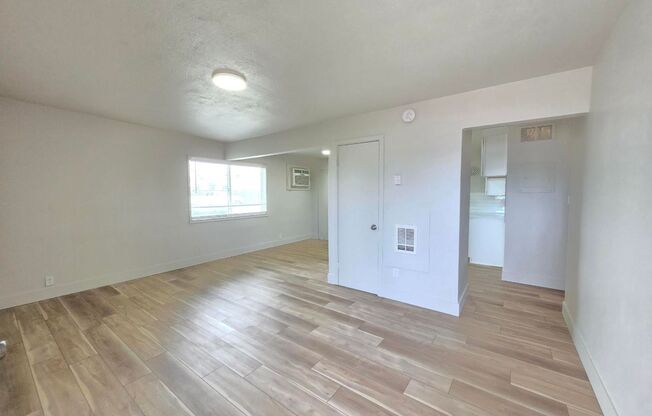 UP TO 1 MONTH FREE! Remodeled 3 bedroom!!