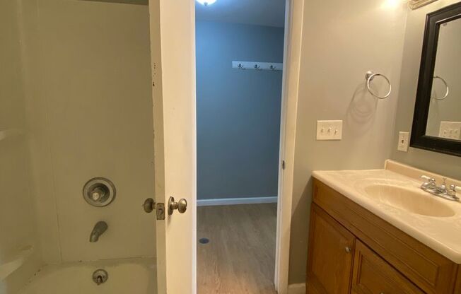 1 bed, 1 bath, $1,150, Unit Apt 1