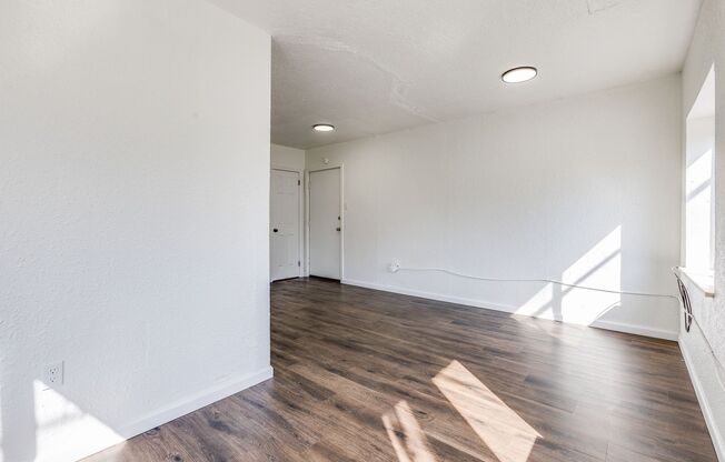 1 bed, 1 bath, $1,050, Unit Apt 8