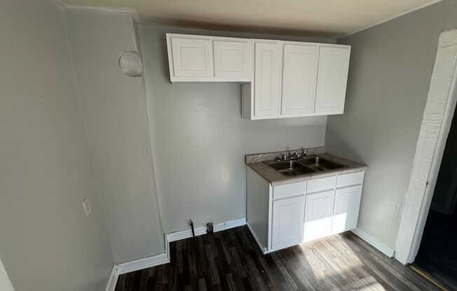 1 bed, 1 bath, 587 sqft, $675, Unit Grand814