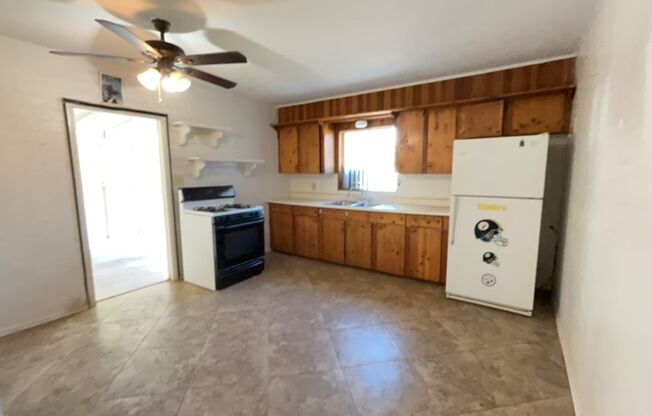 2 beds, 1 bath, $1,650