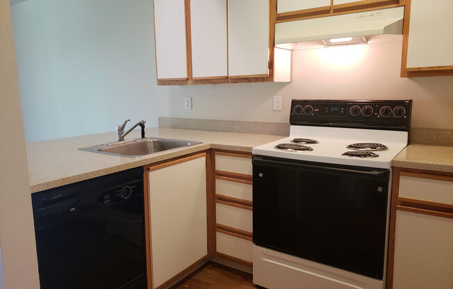 2 beds, 1.5 baths, $1,495, Unit 13