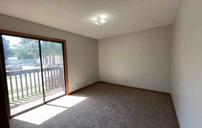 4 beds, 2 baths, $1,000, Unit Unit 4