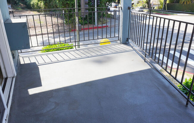 2 beds, 1 bath, 900 sqft, $3,832