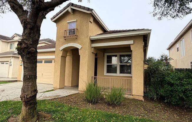 1146 OATGRASS WAY, LOS BANOS: 3 Beds, 2 Baths, Easy Acess to Highway