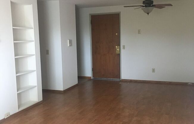 2 beds, 1 bath, $1,100, Unit 1923-18