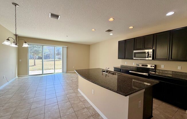 3 BEDROOM 2.5 BATHROOM 1 CAR GARAGE IN PINE RIDGE AT OAK CREEK !!!