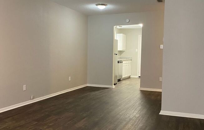 2 beds, 1 bath, 861 sqft, $1,400, Unit 1302 #B Berry Dr