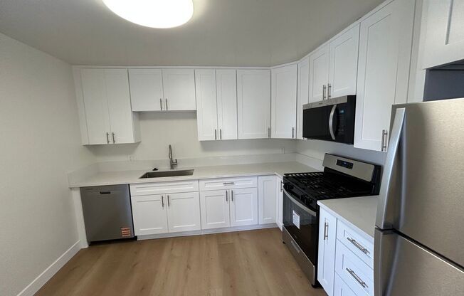 Upstairs 2 Bedroom 1 Bathroom on Felspar Available Now