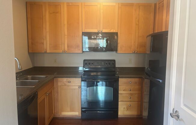Stunning One-Bedroom Condo in Desirable Copper Ridge Community in San Ramon
