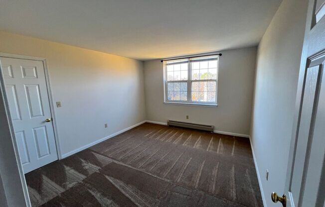 2 beds, 1 bath, 927 sqft, $1,900, Unit 724
