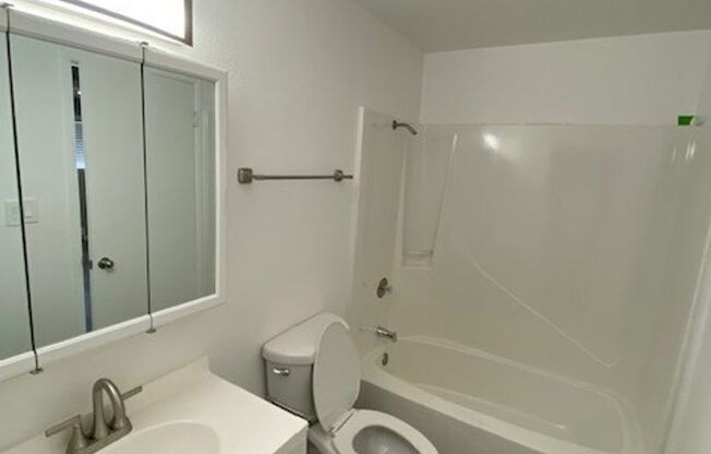 2 beds, 1 bath, 750 sqft, $1,625