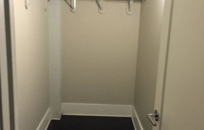 1 bed, 1 bath, 671 sqft, $1,450, Unit 5E