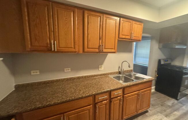 2 beds, 1 bath, $1,686, Unit 1117-GE