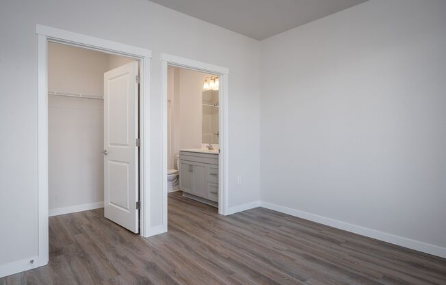 2 beds, 2 baths, 920 sqft, $2,395, Unit 40-301