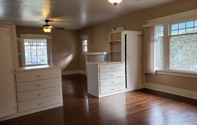 2 beds, 1 bath, $2,950