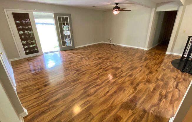 3 bed/2 bath Beautiful 1-Level Home + Finished Basement! in PRIME BROOKHAVEN LOCATION!