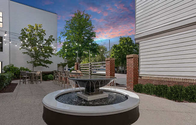 Dwell at McEwen Apartment Homes in Franklin, TN - Spacious courtyard