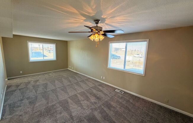 3 beds, 3 baths, 1,450 sqft, $1,620, Unit 1501-13