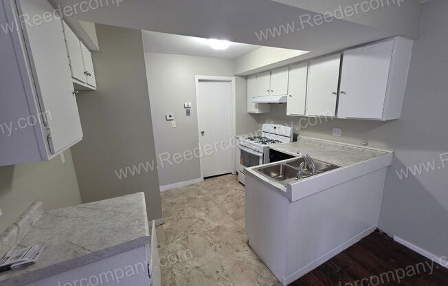 Spacious 3 Bedroom 1.5 Bath Townhome walking distance to Morton High School