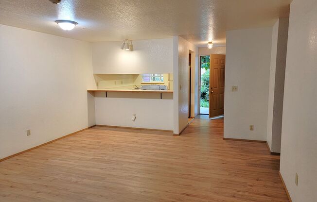 Sammamish Waterway 1 Bedroom + Den 1 BA Condo $1800.00