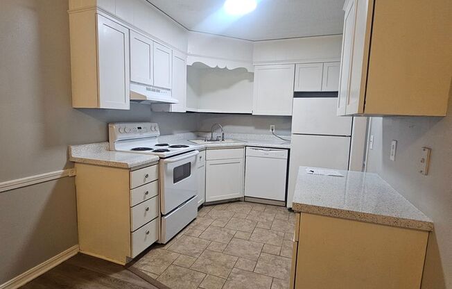 2 beds, 2 baths, $1,200, Unit 223