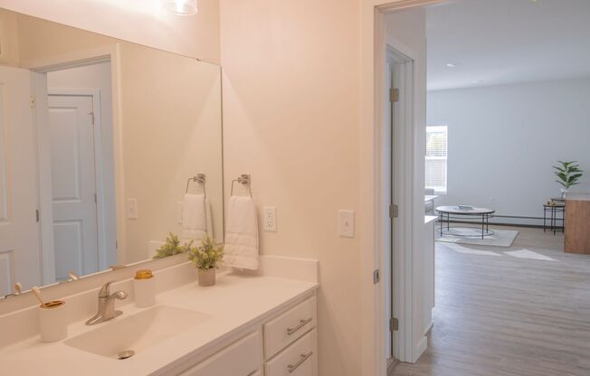 1 bed, 1 bath, 713 sqft, $1,400, Unit 226