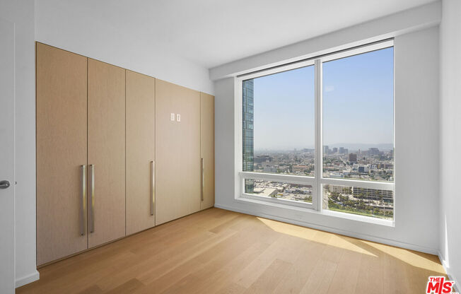 2 beds, 2 baths, 1,305 sqft, $4,800, Unit 2811