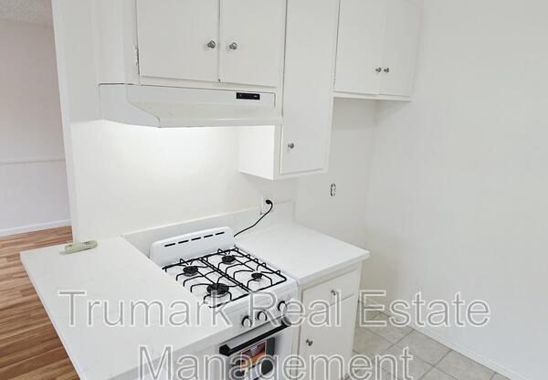 337 E TUJUNGA AVE