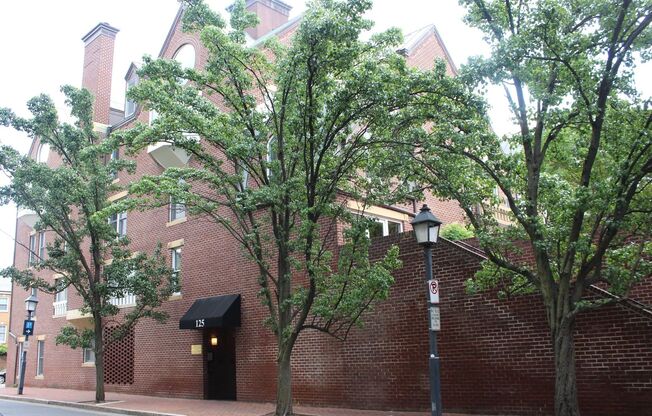 125 N. Lee St. DH405