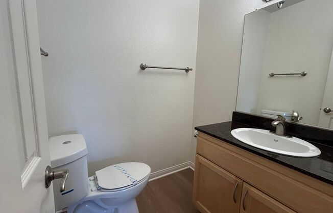 2 beds, 1 bath, 880 sqft, $2,965, Unit M-19