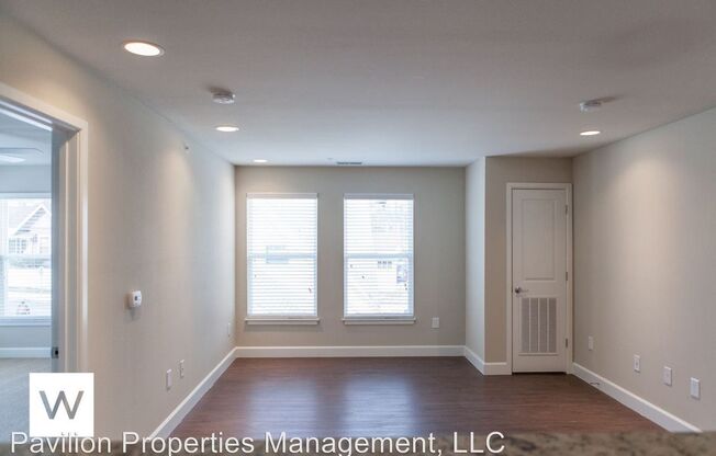 Large Apartments with Walk-In Closets, Granite Counter Tops, Washer and Dryer In Unit & Wood Floors