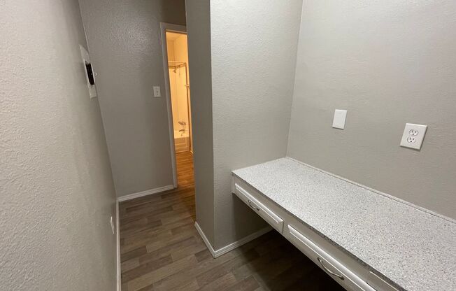 2 beds, 1 bath, 800 sqft, $850, Unit Unit 21