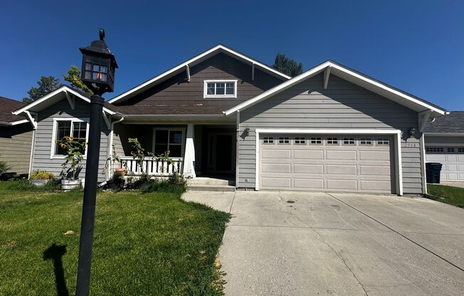 Beautiful 3 Bedroom Home- Centrally Located and Close to Parks/ Schools