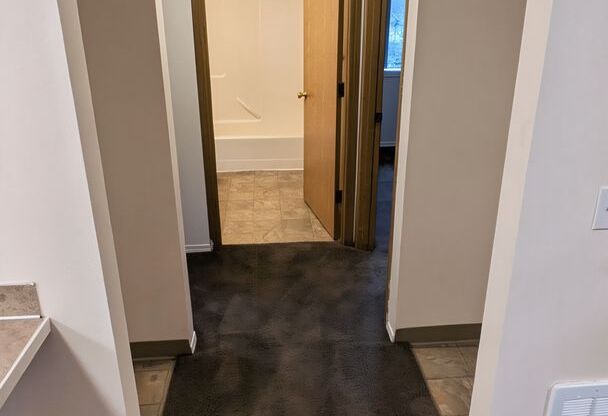 2 beds, 1 bath, 750 sqft, $1,195, Unit 31