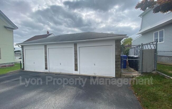 171 LYON AVE