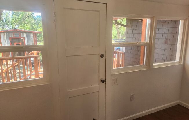 3 beds, 1 bath, $3,300