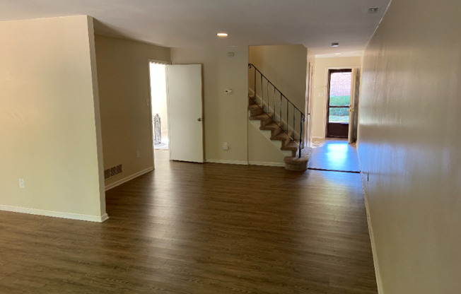 144 WOODGATE LN